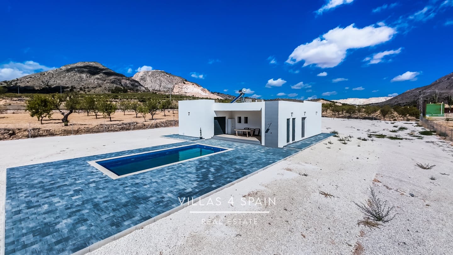 3 makuuhuone Huvila myytävänä paikassa Pinoso mukana uima-altaan 
autotalli - 299 999 € (Ref: 8556508)