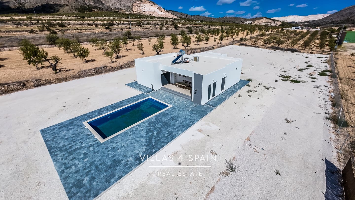 3 makuuhuone Huvila myytävänä paikassa Pinoso mukana uima-altaan 
autotalli - 299 999 € (Ref: 8556508)