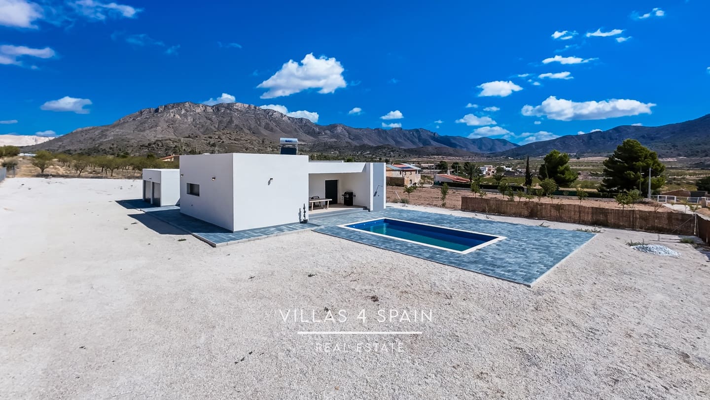 3 makuuhuone Huvila myytävänä paikassa Pinoso mukana uima-altaan 
autotalli - 299 999 € (Ref: 8556508)