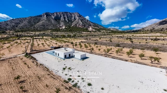 3 sovrum Villa till salu i Pinoso med pool garage - 299 999 € (Ref: 8556508)