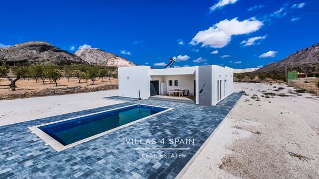 3 sovrum Villa till salu i Pinoso med pool garage - 299 999 € (Ref: 8556508)