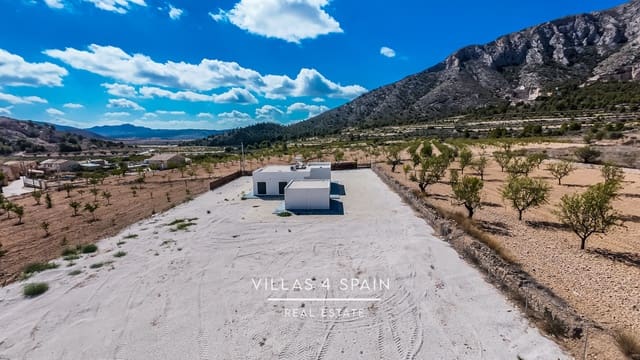 3 sovrum Villa till salu i Pinoso med pool garage - 299 999 € (Ref: 8556508)