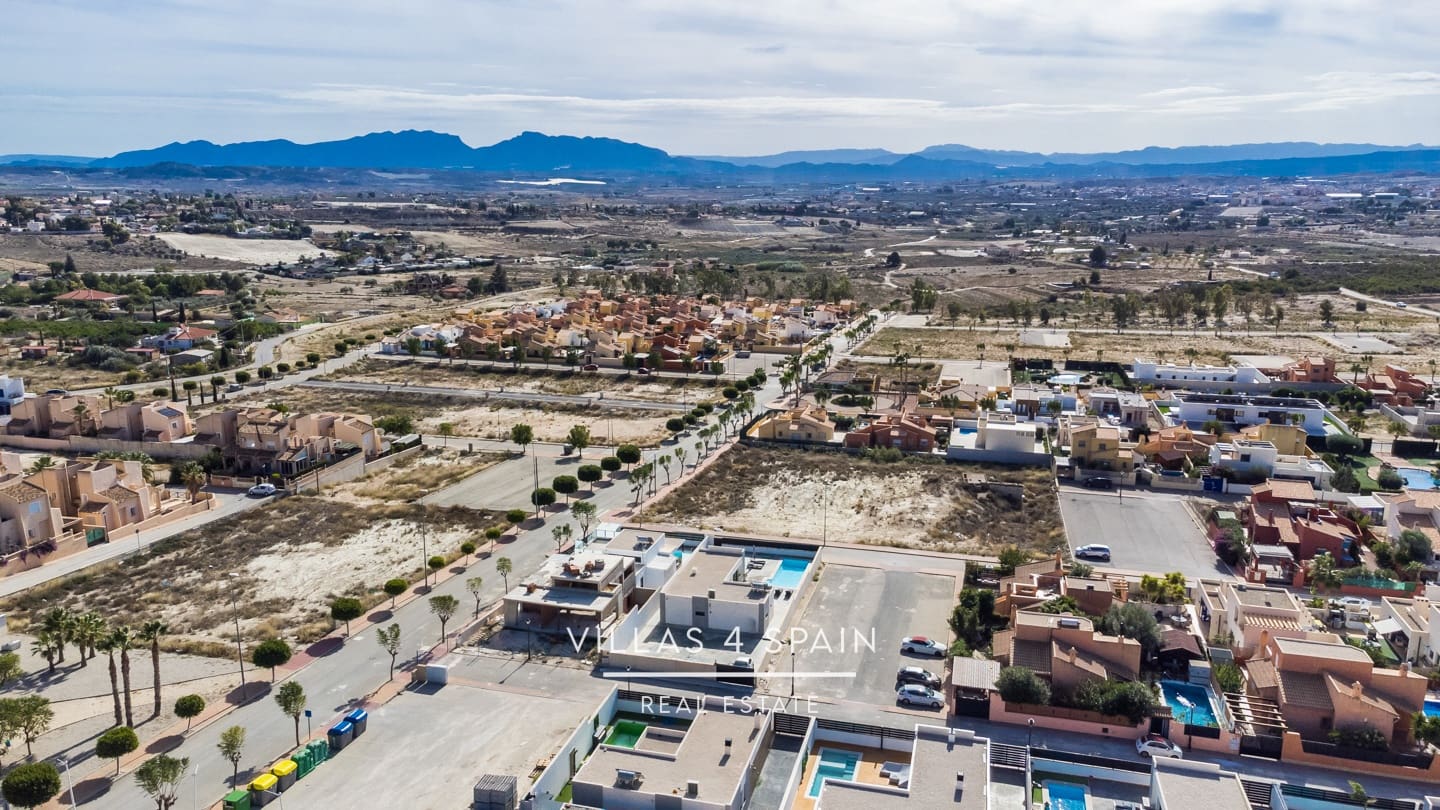 2 soveværelse Villa til salg i Fortuna med swimmingpool - € 235.000 (Ref: 8726680)