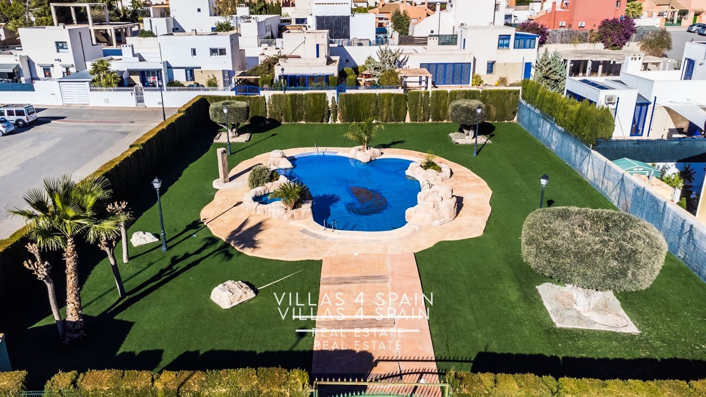 2 soveværelse Villa til salg i Fortuna med swimmingpool - € 235.000 (Ref: 8726680)