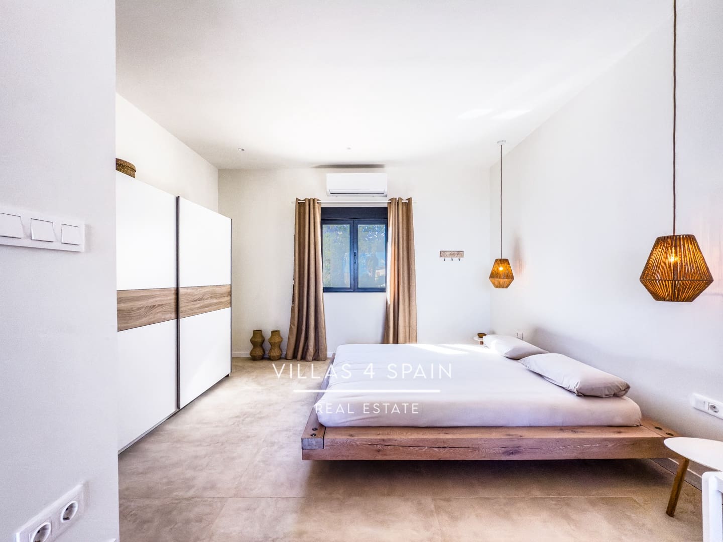 8 sypialnia Willa na sprzedaż w La Romana z basenem garażem - 789 000 € (Ref: 8847126)