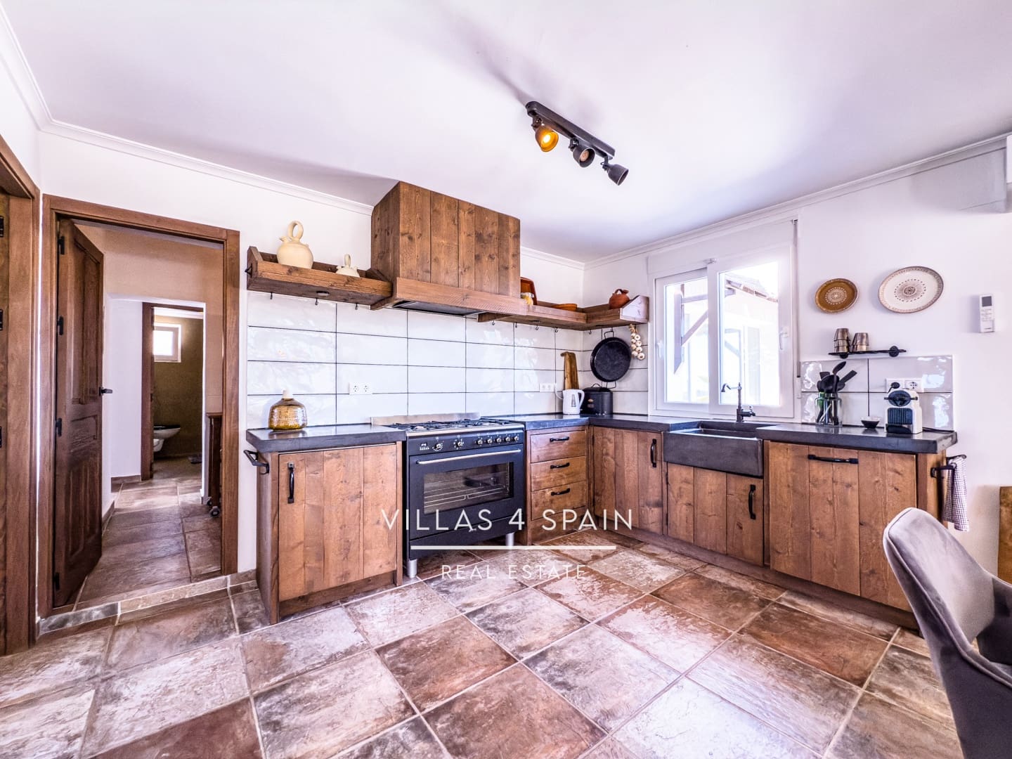 8 sypialnia Willa na sprzedaż w La Romana z basenem garażem - 789 000 € (Ref: 8847126)