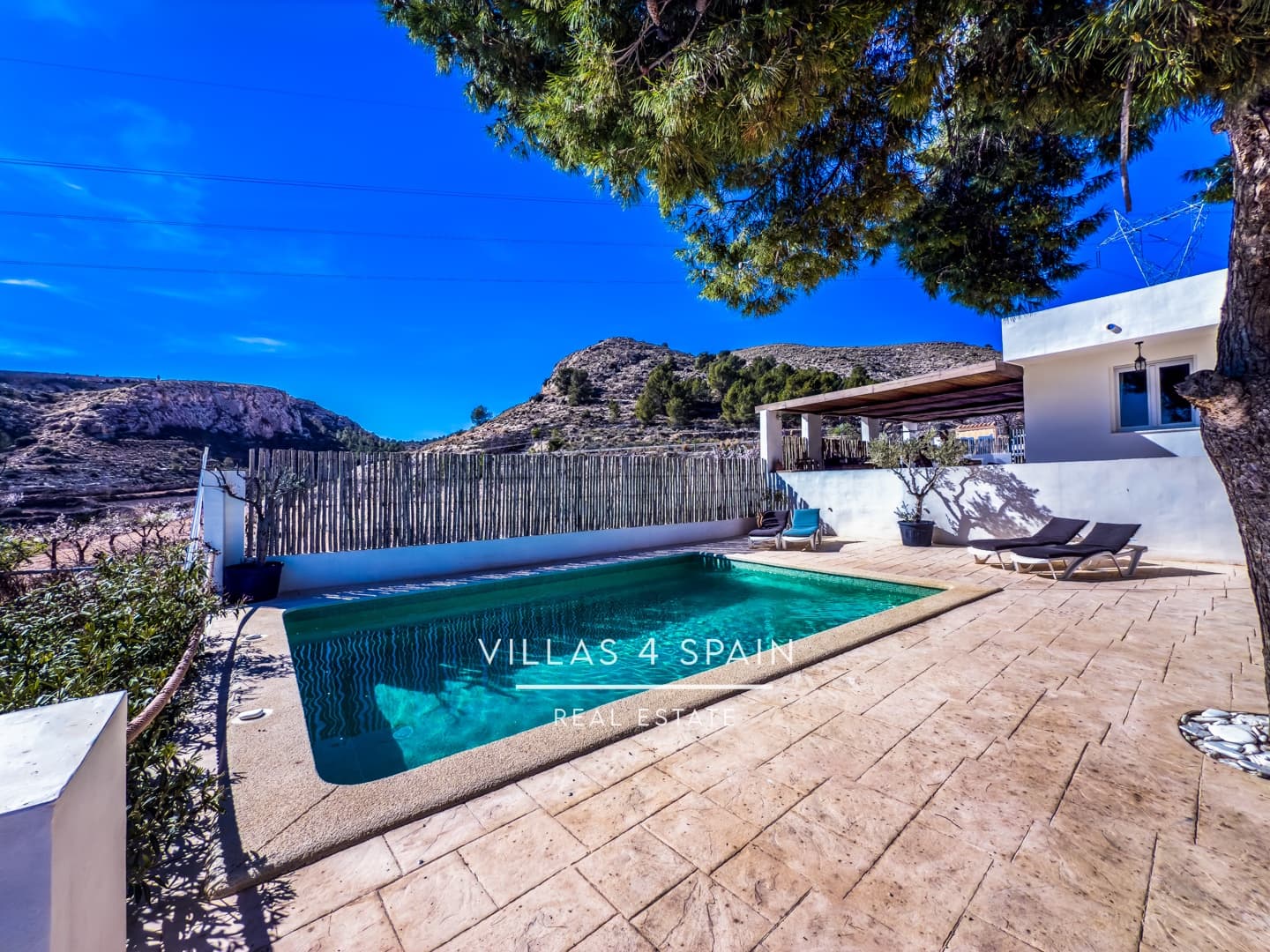 8 sypialnia Willa na sprzedaż w La Romana z basenem garażem - 789 000 € (Ref: 8847126)