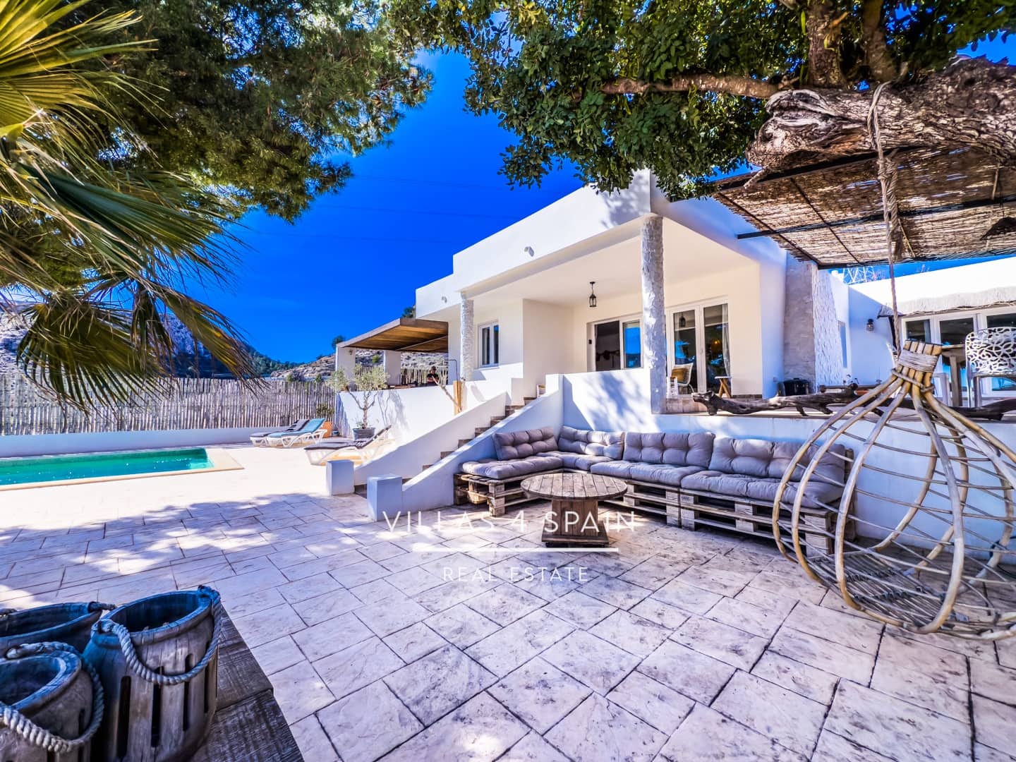 8 sypialnia Willa na sprzedaż w La Romana z basenem garażem - 789 000 € (Ref: 8847126)