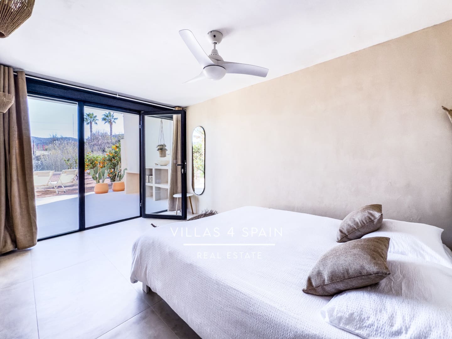 8 makuuhuone Huvila myytävänä paikassa La Romana mukana uima-altaan 
autotalli - 789 000 € (Ref: 8873187)