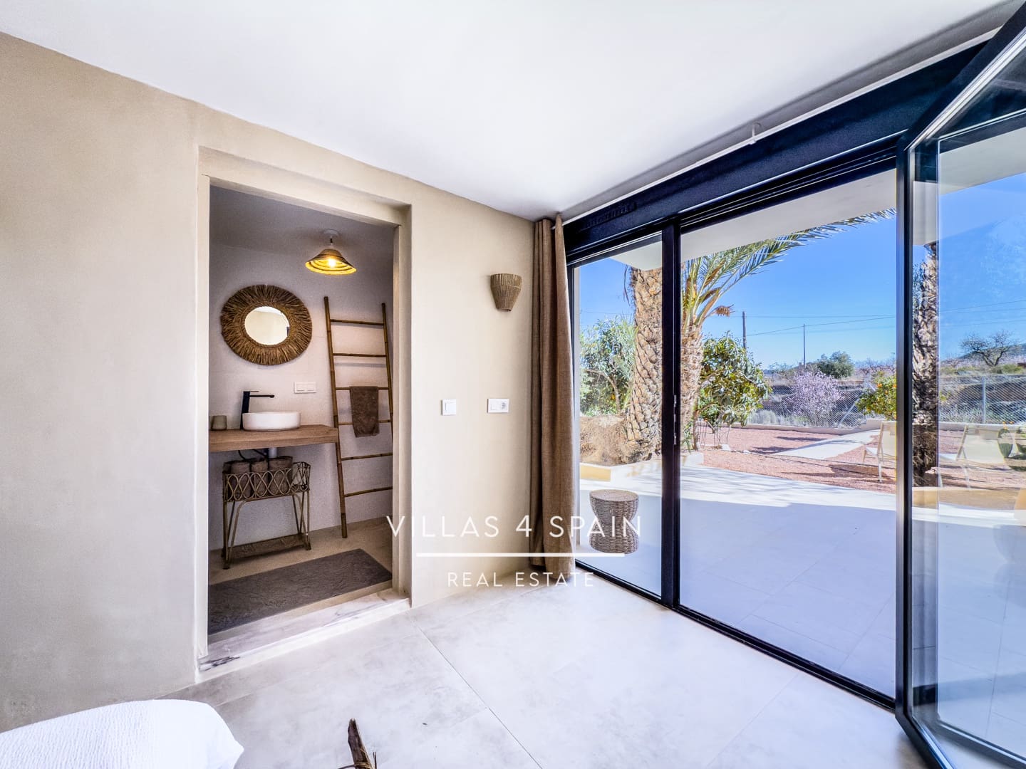 8 makuuhuone Huvila myytävänä paikassa La Romana mukana uima-altaan 
autotalli - 789 000 € (Ref: 8873187)