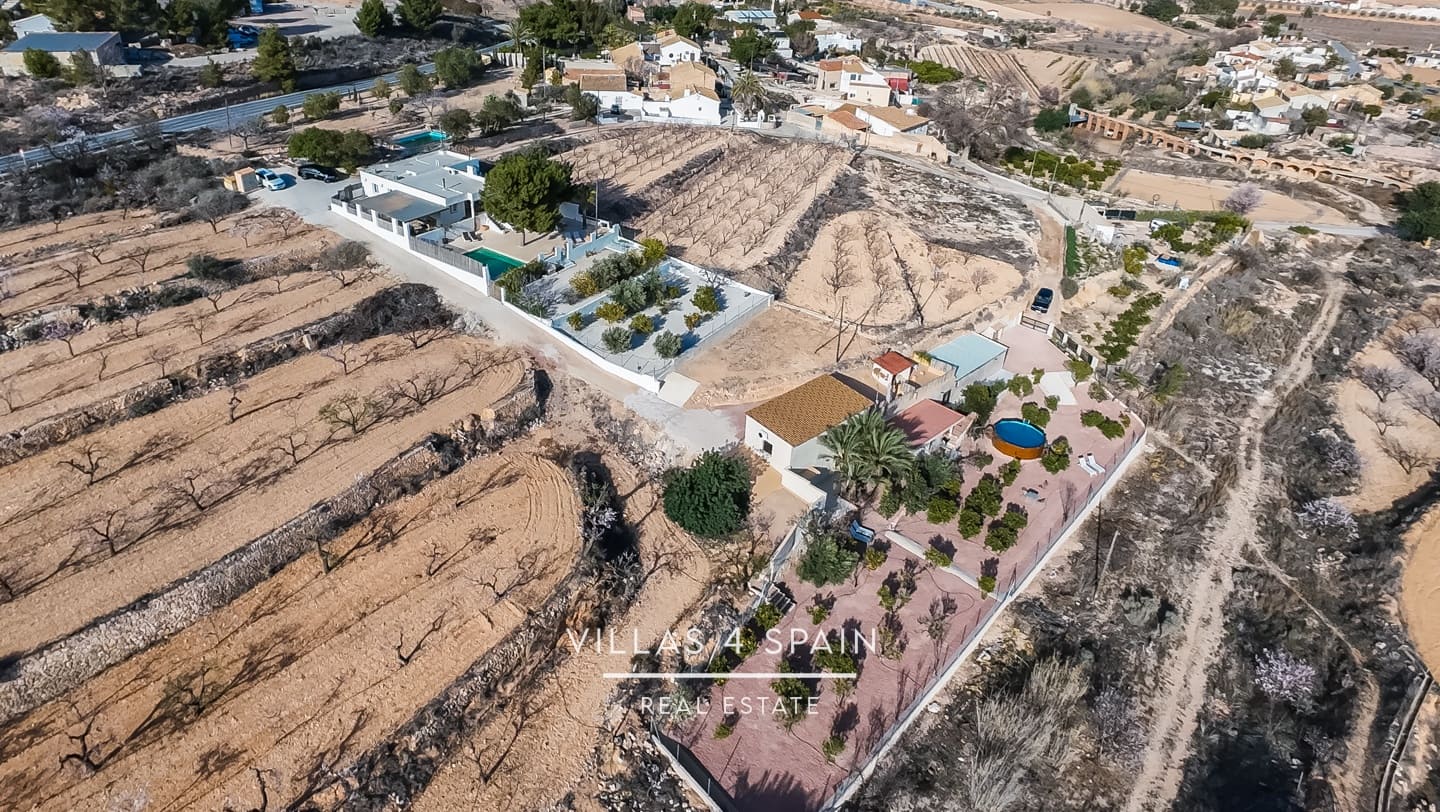 8 makuuhuone Huvila myytävänä paikassa La Romana mukana uima-altaan 
autotalli - 789 000 € (Ref: 8873187)