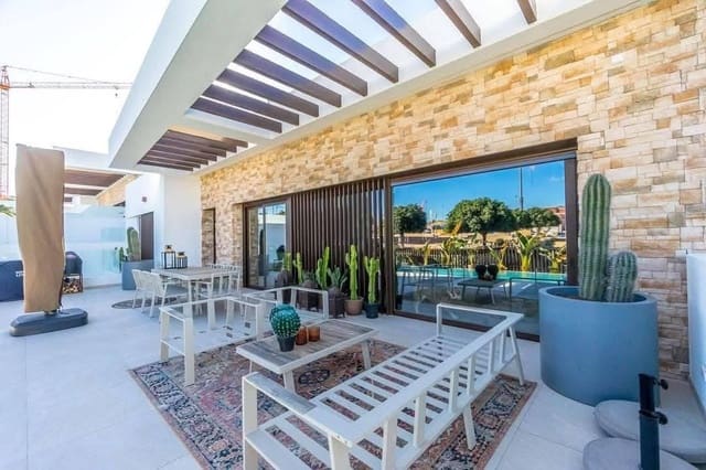 4 bedroom Villa for sale in La Marquesa, Rojales with pool - € 679,000 (Ref: 8896091)