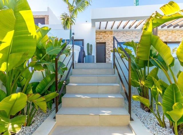 4 bedroom Villa for sale in La Marquesa, Rojales with pool - € 679,000 (Ref: 8896091)