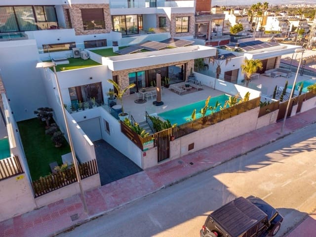 4 bedroom Villa for sale in La Marquesa, Rojales with pool - € 679,000 (Ref: 8896091)