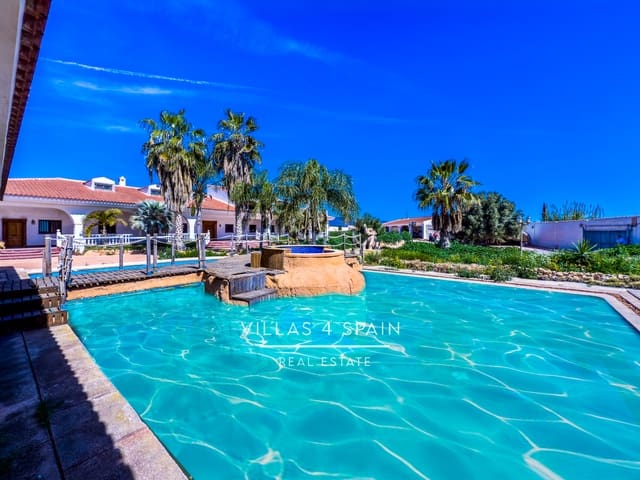 8 bedroom Villa for sale in Totana with pool garage - € 619,000 (Ref: 8929757)