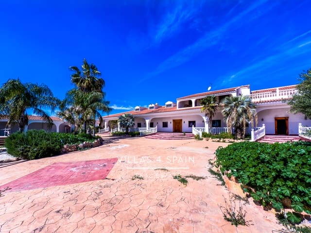 8 bedroom Villa for sale in Totana with pool garage - € 619,000 (Ref: 8929757)