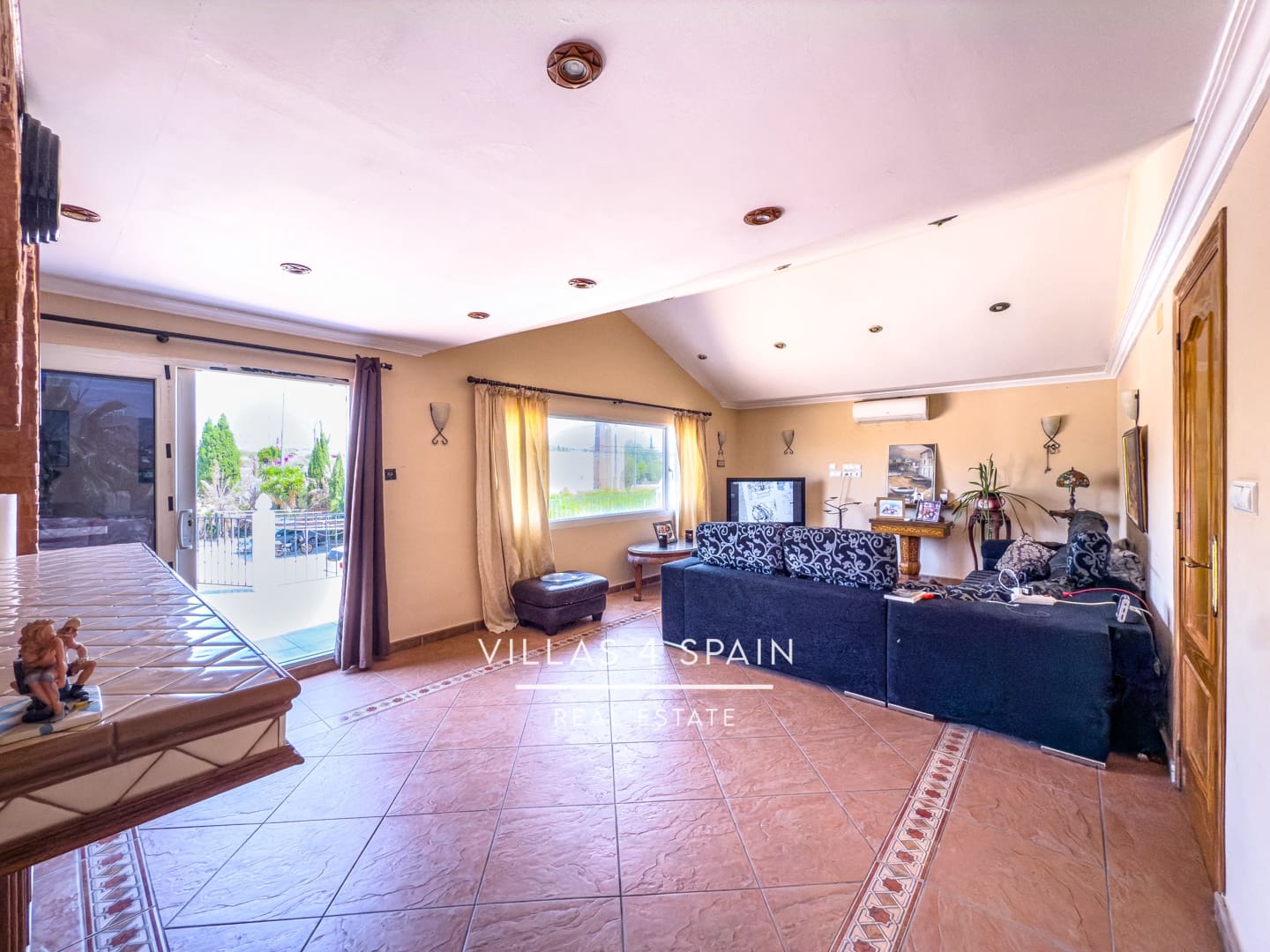 12 makuuhuone Huvila myytävänä paikassa Crevillente / Crevillent mukana uima-altaan - 595 000 € (Ref: 9019784)