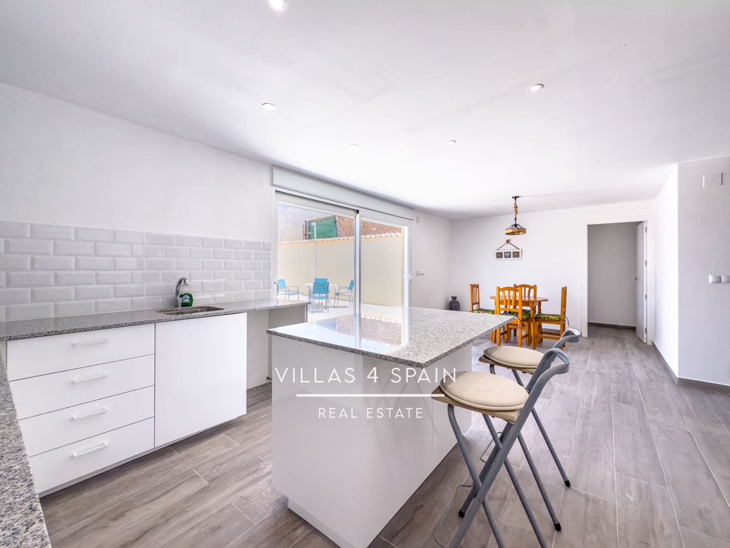 Casa de 4 habitaciones en La Canalosa en venta - 199.995 € (Ref: 9084838)