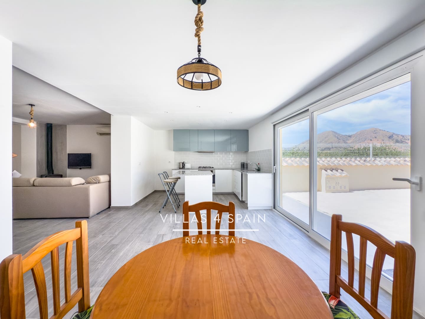 Casa de 4 habitaciones en La Canalosa en venta - 199.995 € (Ref: 9084838)