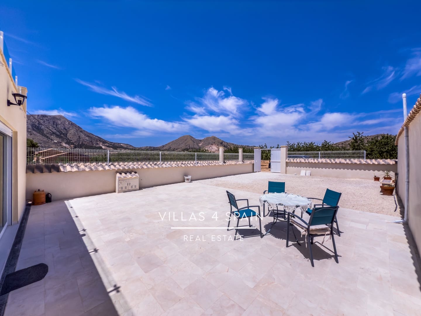 Casa de 4 habitaciones en La Canalosa en venta - 199.995 € (Ref: 9084838)