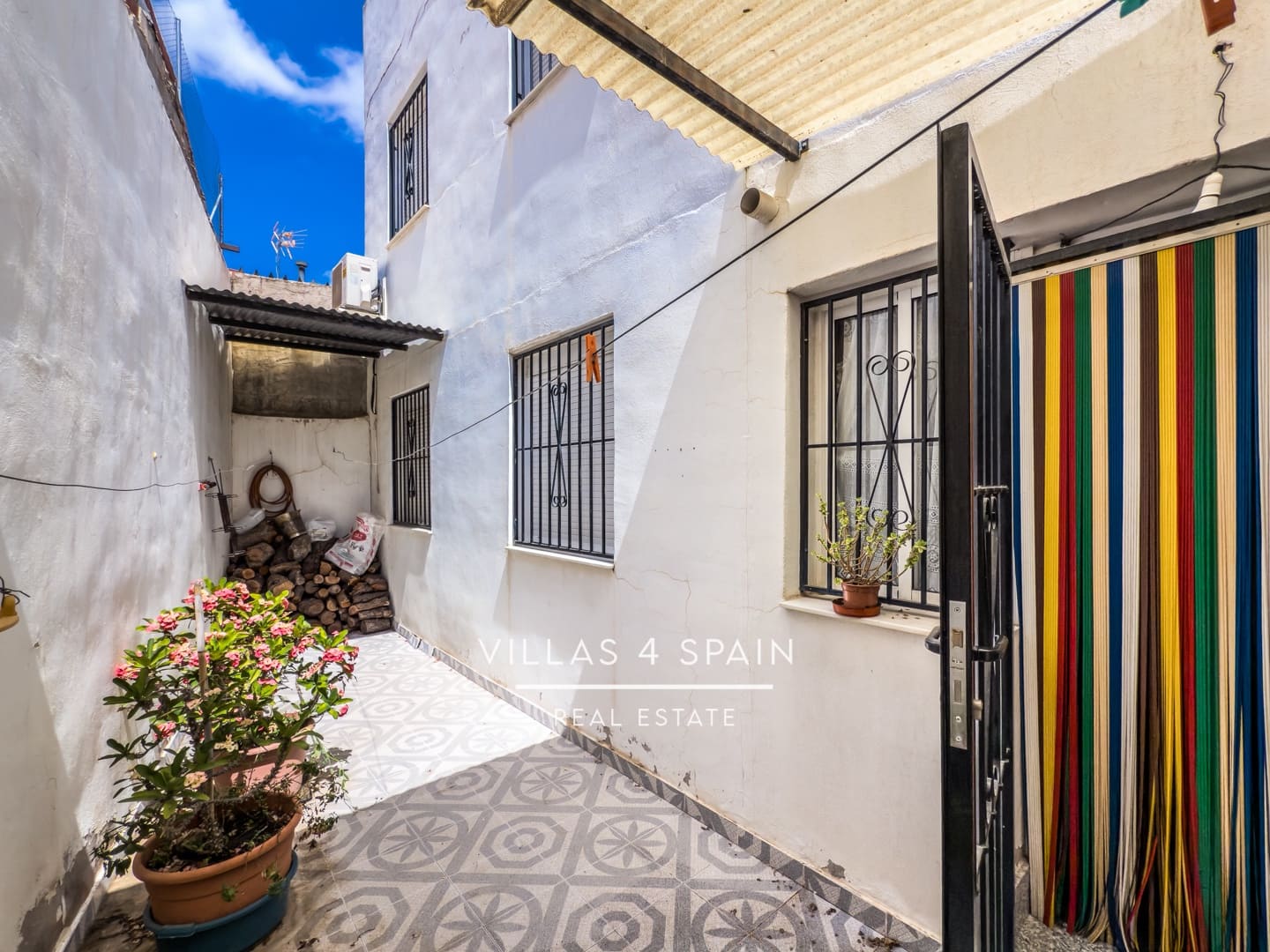 8 soverom Hus til salgs i Fortuna - € 174 000 (Ref: 9126100)