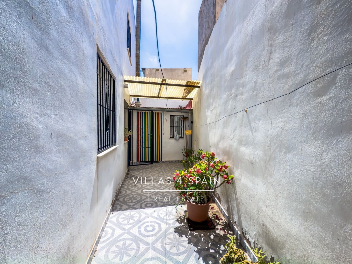 8 soverom Hus til salgs i Fortuna - € 174 000 (Ref: 9126100)