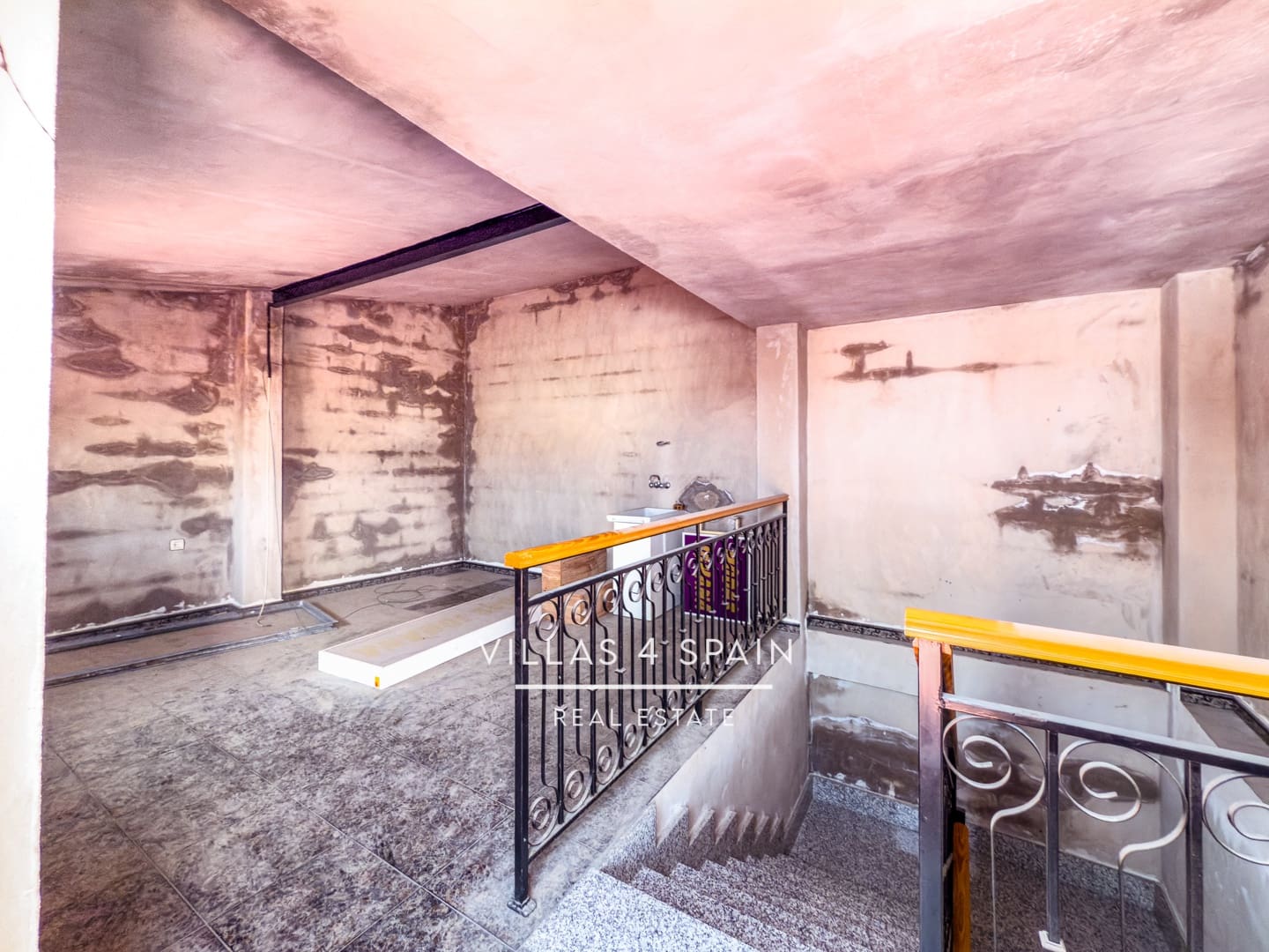 8 soverom Hus til salgs i Fortuna - € 174 000 (Ref: 9126100)