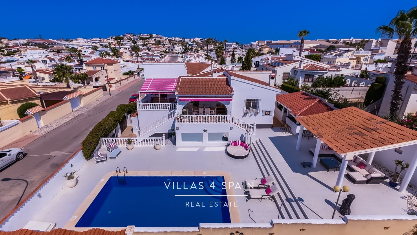 4 soveværelse Villa til salg i Ciudad Quesada med swimmingpool garage - € 485.000 (Ref: 9180777)