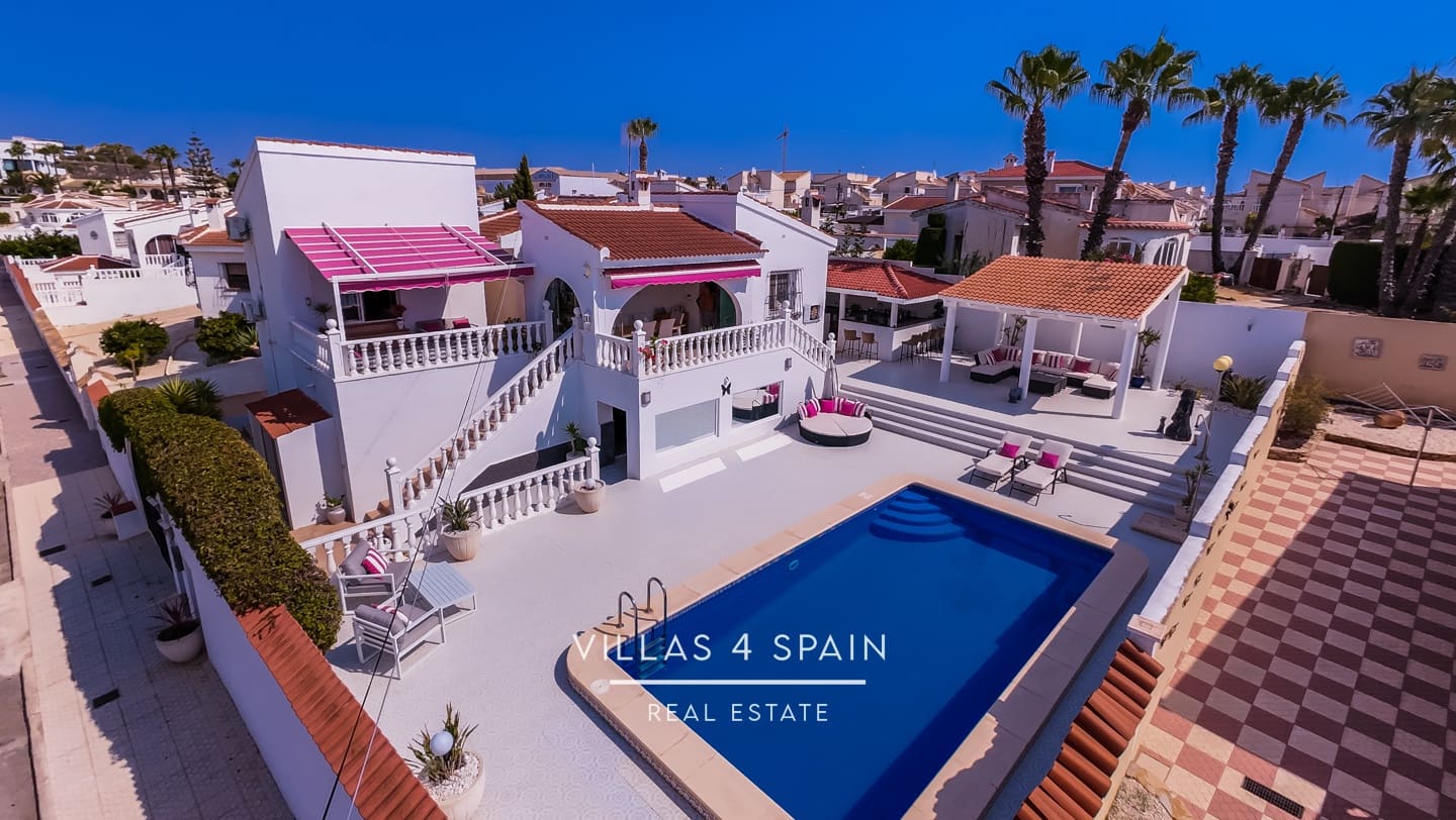 4 soveværelse Villa til salg i Ciudad Quesada med swimmingpool garage - € 485.000 (Ref: 9180777)