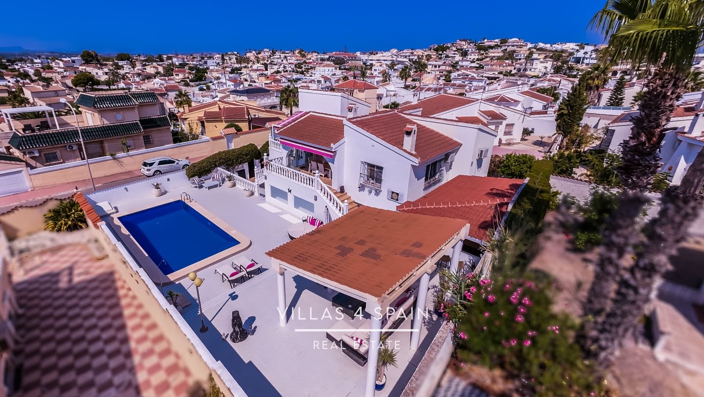 4 soveværelse Villa til salg i Ciudad Quesada med swimmingpool garage - € 485.000 (Ref: 9180777)