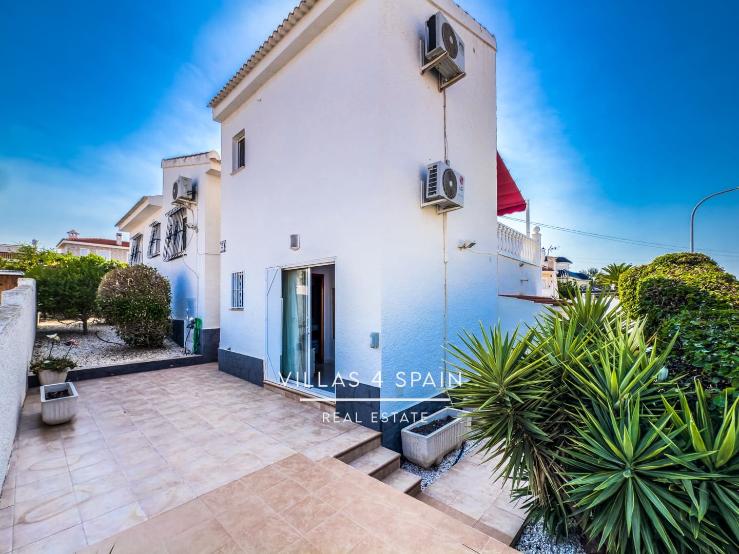 4 soverom Villa til salgs i Ciudad Quesada med svømmebasseng garasje - € 475 000 (Ref: 9183256)