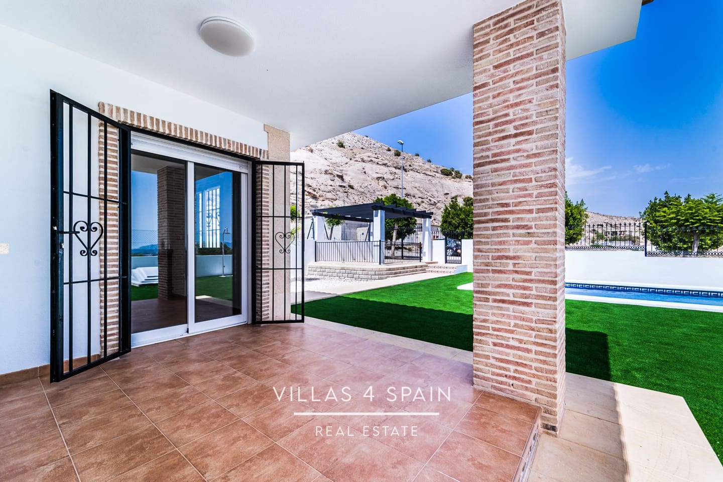 3 soverom Villa til salgs i Fortuna med svømmebasseng garasje - € 319 000 (Ref: 9201961)