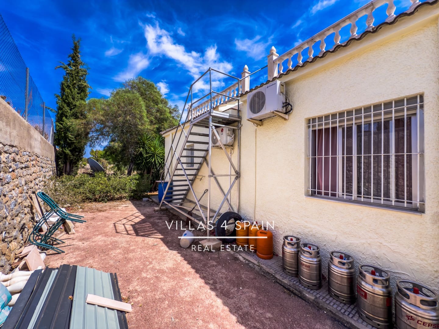 3 bedroom Villa for sale in Albatera with pool - € 229,950 (Ref: 9212505)