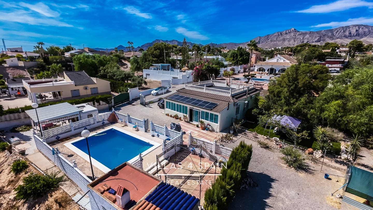 3 bedroom Villa for sale in Albatera with pool - € 229,950 (Ref: 9212505)