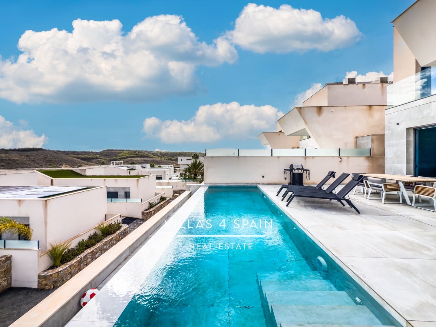 4 bedroom Villa for sale in Rojales with pool - € 789,000 (Ref: 9306285)