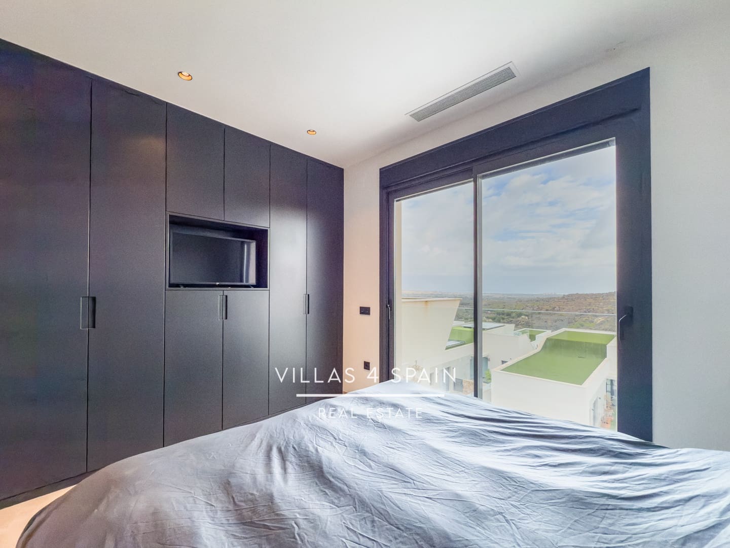 4 bedroom Villa for sale in Rojales with pool - € 789,000 (Ref: 9306285)