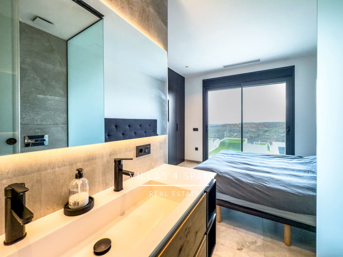 4 bedroom Villa for sale in Rojales with pool - € 789,000 (Ref: 9306285)