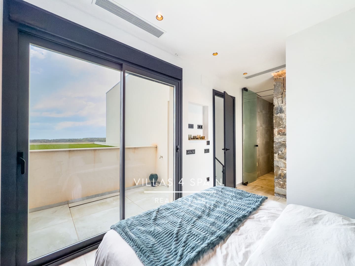 4 bedroom Villa for sale in Rojales with pool - € 789,000 (Ref: 9306285)