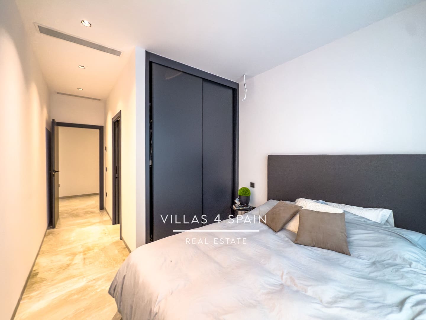 4 bedroom Villa for sale in Rojales with pool - € 789,000 (Ref: 9306285)