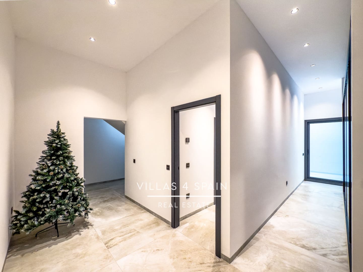 4 bedroom Villa for sale in Rojales with pool - € 789,000 (Ref: 9306285)