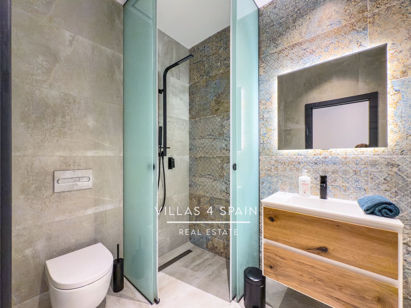 4 bedroom Villa for sale in Rojales with pool - € 789,000 (Ref: 9306285)