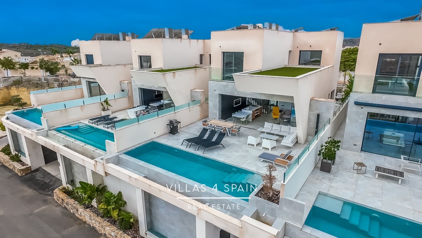 4 bedroom Villa for sale in Rojales with pool - € 789,000 (Ref: 9306285)