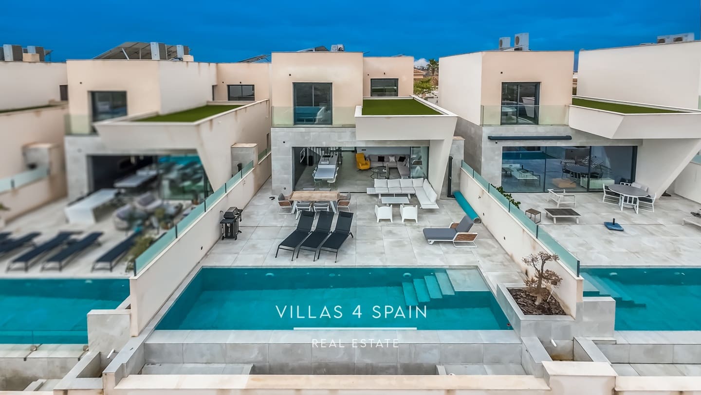 4 bedroom Villa for sale in Rojales with pool - € 789,000 (Ref: 9306285)