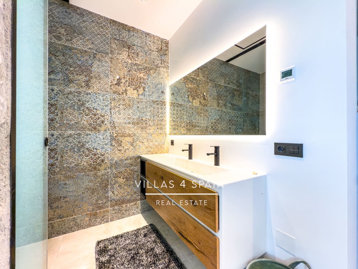 4 bedroom Villa for sale in Rojales with pool - € 789,000 (Ref: 9306285)