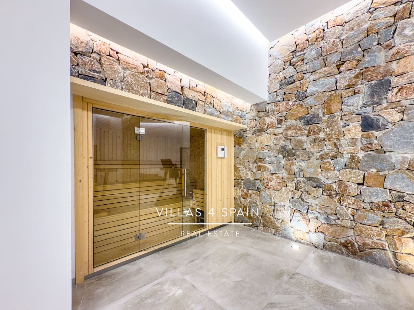 4 bedroom Villa for sale in Rojales with pool - € 789,000 (Ref: 9306285)