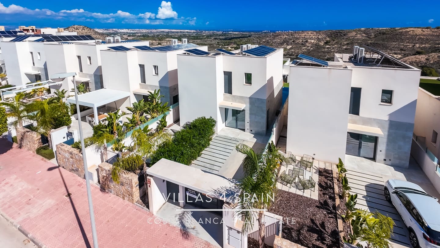 4 bedroom Villa for sale in Rojales with pool - € 789,000 (Ref: 9306285)