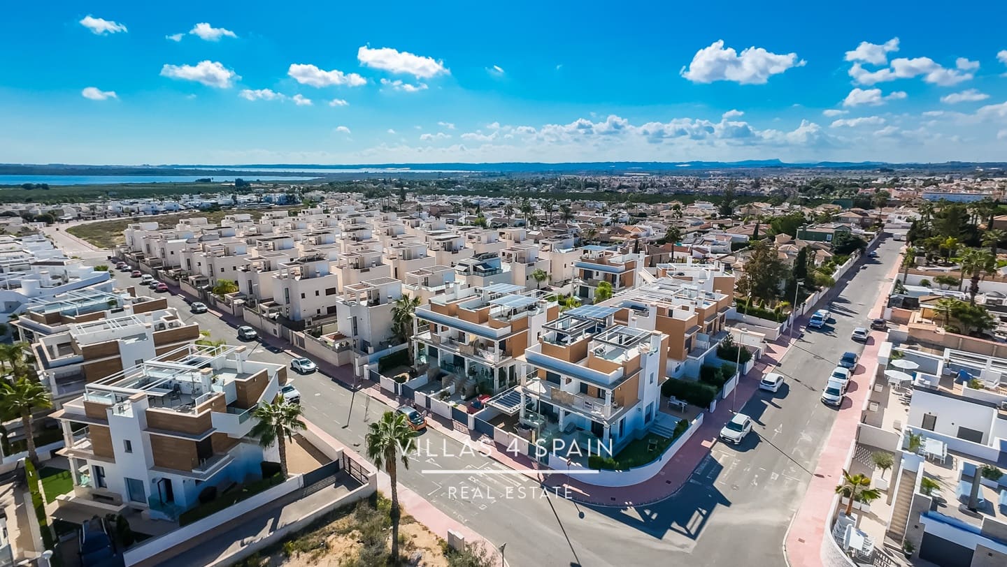 3 sypialnia Willa na sprzedaż w Ciudad Quesada z basenem garażem - 340 000 € (Ref: 9325918)