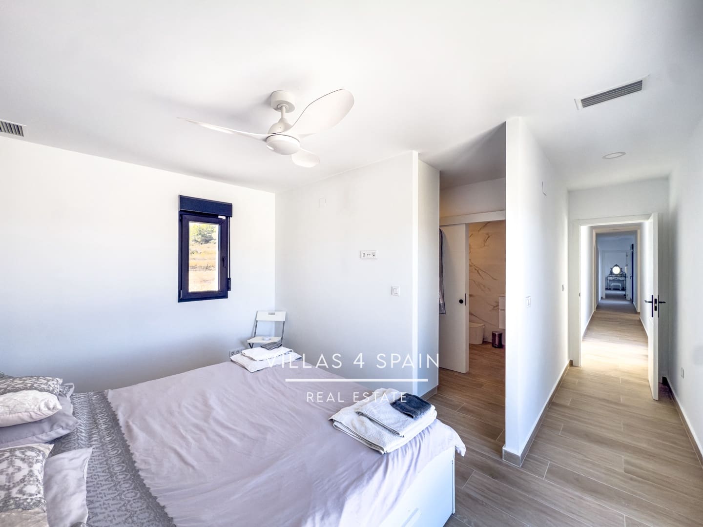 4 makuuhuone Huvila myytävänä paikassa Pinoso mukana uima-altaan 
autotalli - 549 000 € (Ref: 9415391)