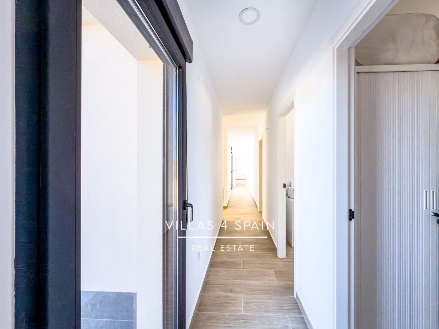 4 makuuhuone Huvila myytävänä paikassa Pinoso mukana uima-altaan 
autotalli - 549 000 € (Ref: 9415391)