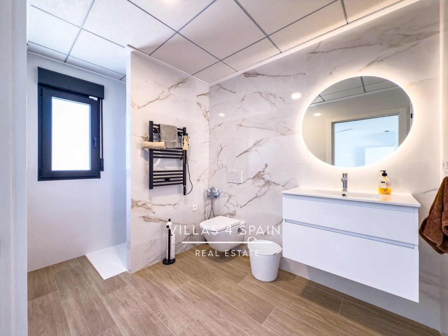 4 makuuhuone Huvila myytävänä paikassa Pinoso mukana uima-altaan 
autotalli - 549 000 € (Ref: 9415391)